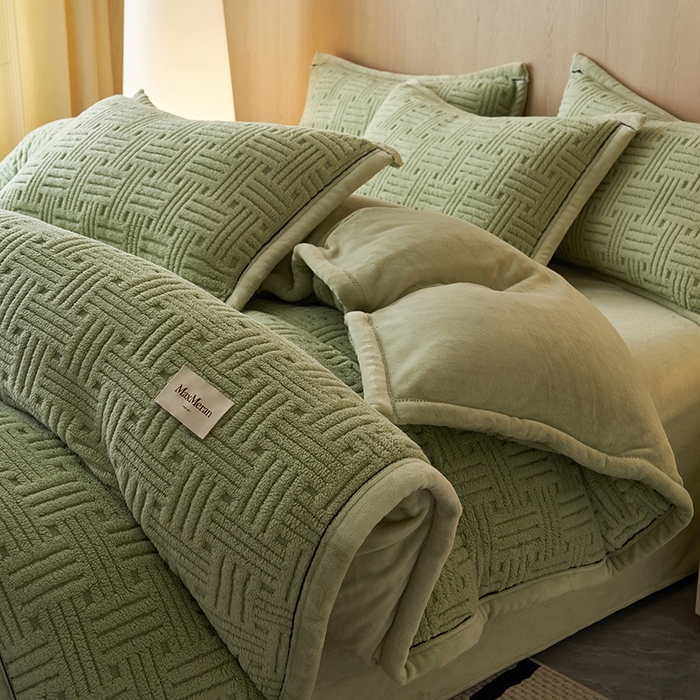 91家纺网 家纺一手货源 找家纺 （总）晨曦家纺 2025新款230克加厚保暖塔芙绒牛奶绒提花单被套-简爱