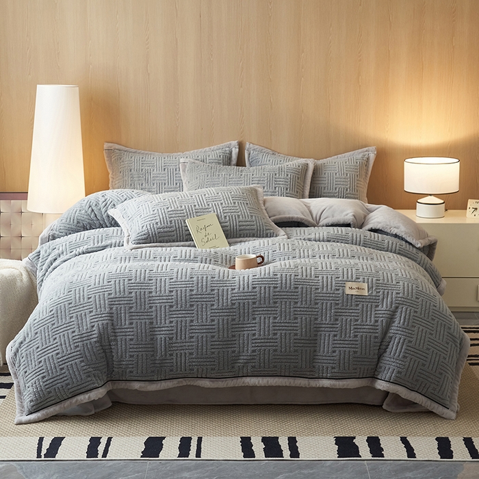 91家纺网 家纺一手货源 找家纺 晨曦家纺 2025新款230克加厚保暖塔芙绒牛奶绒提花单被套-简爱 简爱-典雅灰