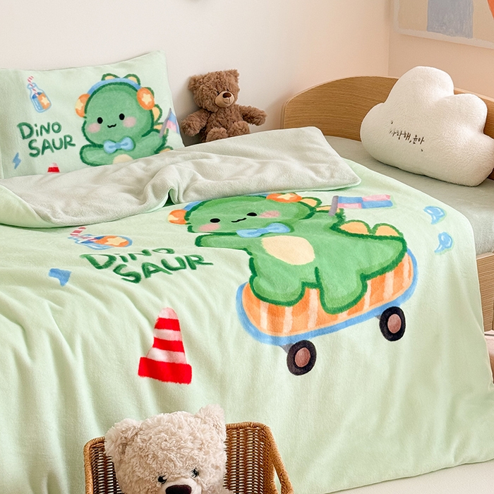 91家纺网 家纺一手货源 找家纺 嗨生活 2025水彩系列新款大版牛奶绒三件套 幼儿园三件套 儿童三件套 恐龙宝宝