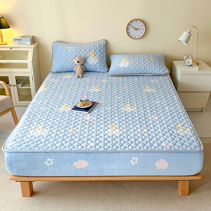 91家纺网 家纺一手货源 找家纺 铭成家纺 2025新款牛奶绒夹棉保暖床笠 星月织梦-蓝