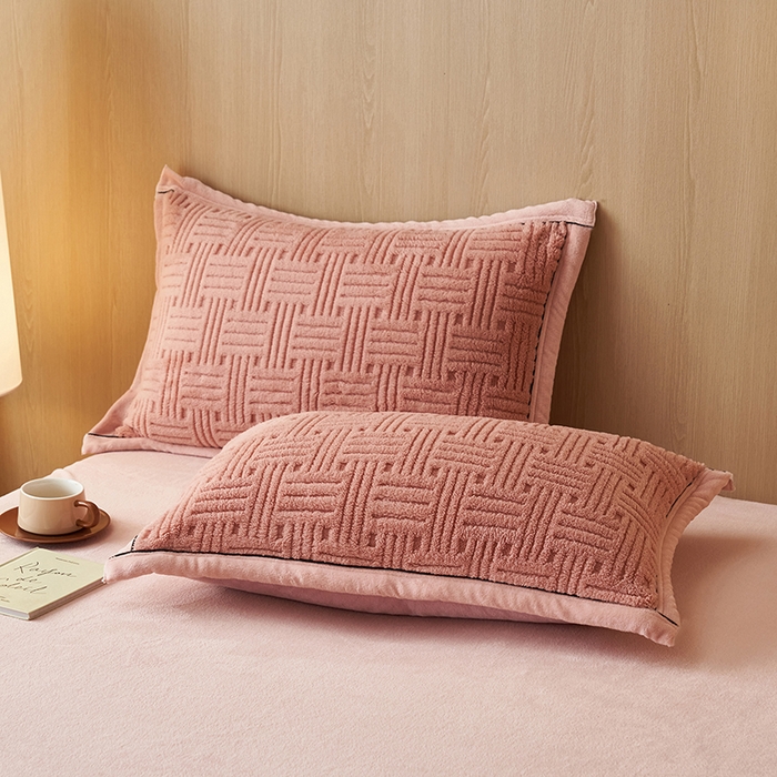 91家纺网 家纺一手货源 找家纺 晨曦家纺 2025新款230克加厚保暖塔芙绒牛奶绒提花单被套-简爱 简爱-豆沙