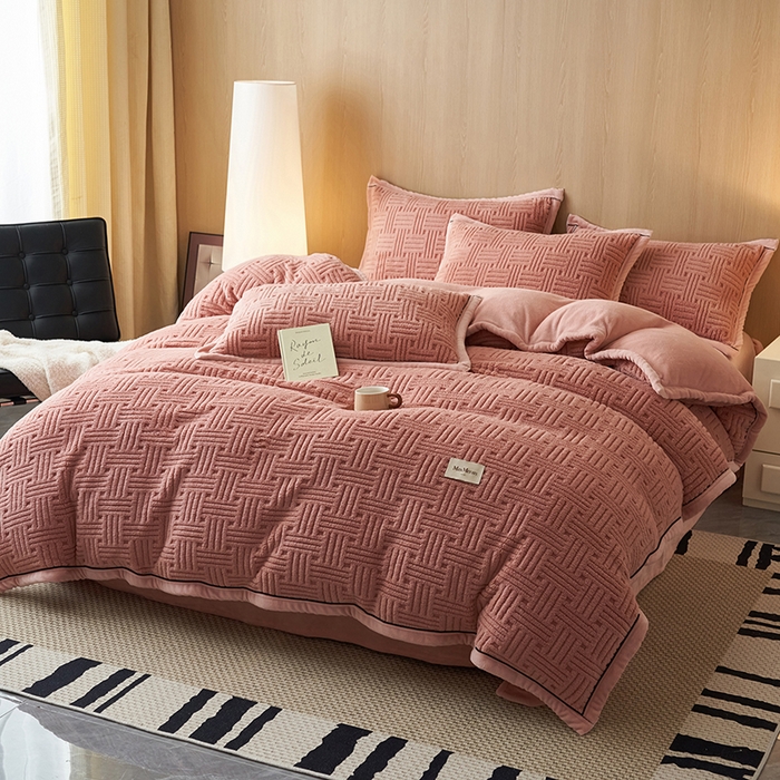 91家纺网 家纺一手货源 找家纺 晨曦家纺 2025新款230克加厚保暖塔芙绒牛奶绒提花单被套-简爱 简爱-豆沙