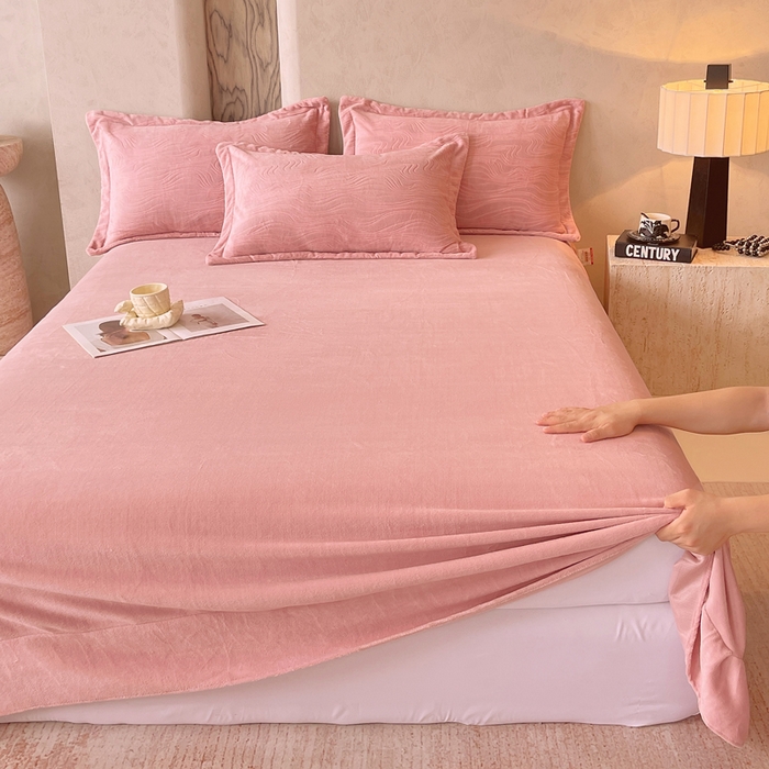 91家纺网 家纺一手货源 找家纺 春皖家纺 2025新款全消光雕花绒牛奶绒单品床单 柔眠序曲