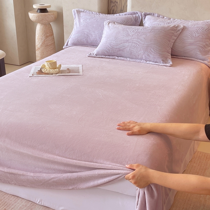 91家纺网 家纺一手货源 找家纺 春皖家纺 2025新款全消光雕花绒牛奶绒单品床单 花间絮语