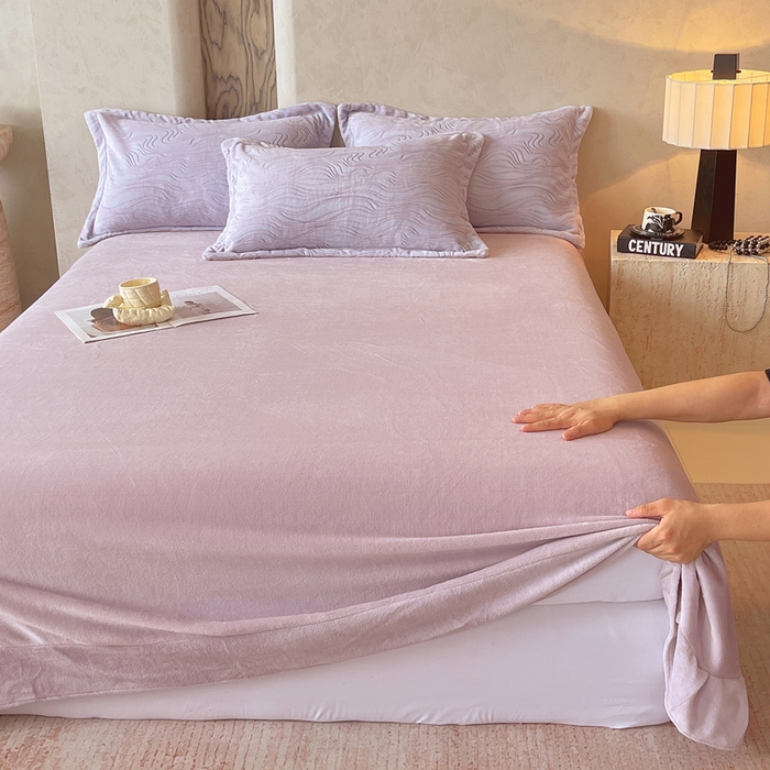 91家纺网 家纺一手货源 找家纺 春皖家纺 2025新款全消光雕花绒牛奶绒单品床单 花间絮语