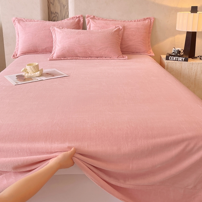 91家纺网 家纺一手货源 找家纺 春皖家纺 2025新款全消光雕花绒牛奶绒单品床单 柔眠序曲