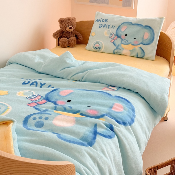 91家纺网 家纺一手货源 找家纺 嗨生活 2025水彩系列新款大版牛奶绒三件套 幼儿园三件套 儿童三件套 快乐小象