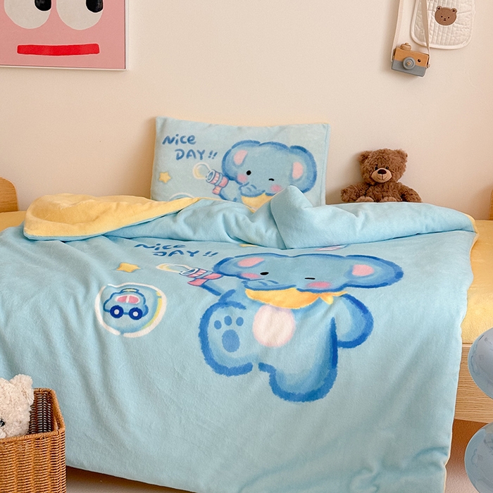 91家纺网 家纺一手货源 找家纺 嗨生活 2025水彩系列新款大版牛奶绒三件套 幼儿园三件套 儿童三件套 快乐小象