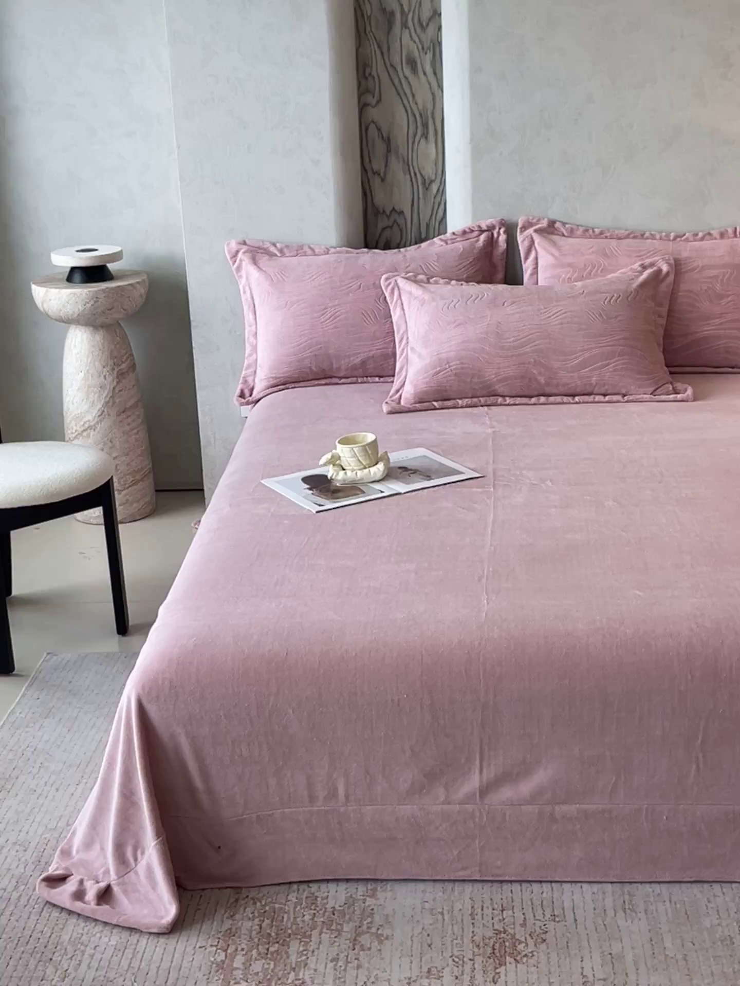 91家纺网 家纺一手货源 找家纺 春皖家纺 2025新款全消光雕花绒牛奶绒单品床单 柔眠序曲