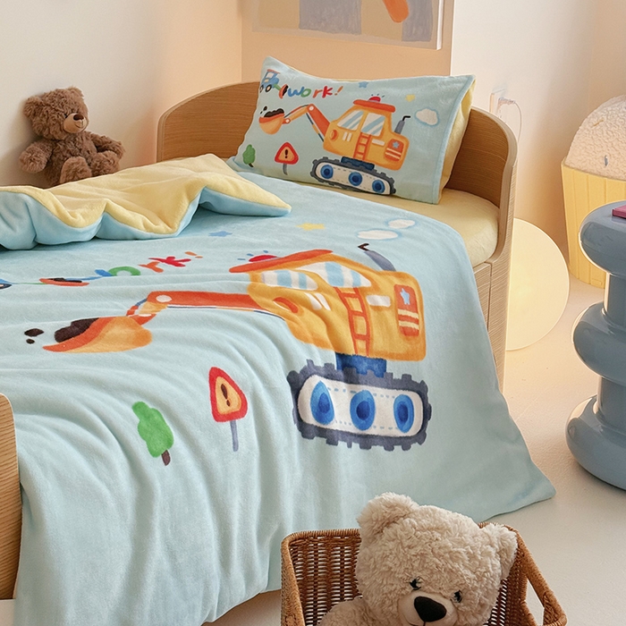 91家纺网 家纺一手货源 找家纺 嗨生活 2025水彩系列新款大版牛奶绒三件套 幼儿园三件套 儿童三件套 蓝色挖掘