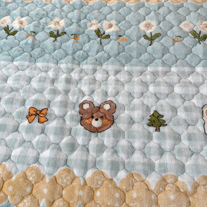 91家纺网 家纺一手货源 找家纺 铭成家纺 2025新款牛奶绒夹棉保暖床笠 熊兔乐园