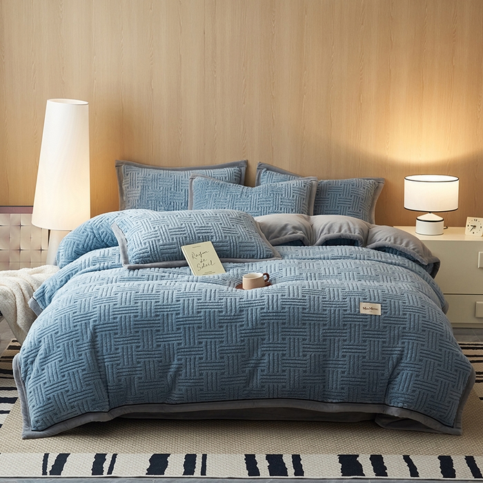 91家纺网 家纺一手货源 找家纺 晨曦家纺 2025新款230克加厚保暖塔芙绒牛奶绒提花单被套-简爱 简爱-高级蓝灰