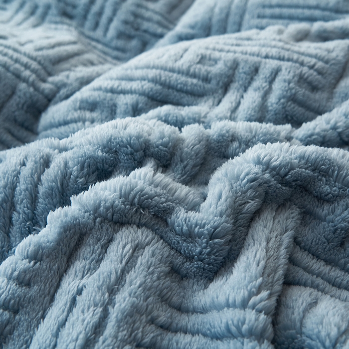 91家纺网 家纺一手货源 找家纺 晨曦家纺 2025新款230克加厚保暖塔芙绒牛奶绒提花单被套-简爱 简爱-高级蓝灰