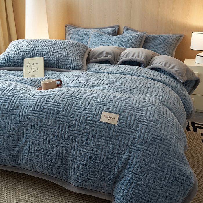 91家纺网 家纺一手货源 找家纺 晨曦家纺 2025新款230克加厚保暖塔芙绒牛奶绒提花单被套-简爱 简爱-高级蓝灰