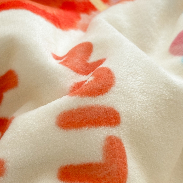 91家纺网 家纺一手货源 找家纺 嗨生活 2025水彩系列新款大版牛奶绒三件套 幼儿园三件套 儿童三件套 萌小狮