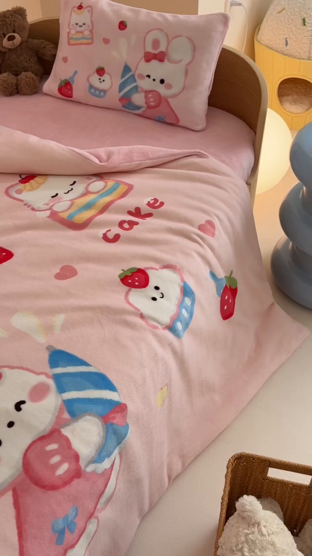 91家纺网 家纺一手货源 找家纺 嗨生活 2025水彩系列新款大版牛奶绒三件套 幼儿园三件套 儿童三件套 萌小兔