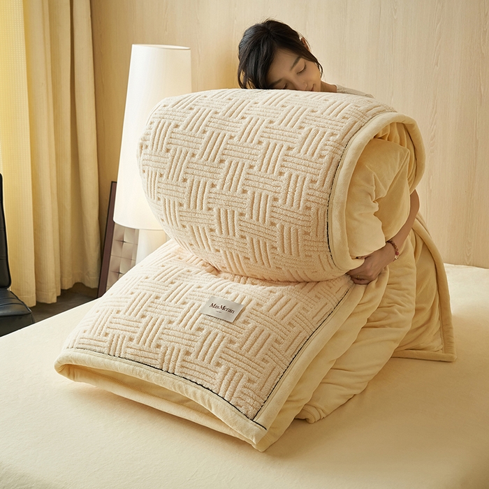 91家纺网 家纺一手货源 找家纺 晨曦家纺 2025新款230克加厚保暖塔芙绒牛奶绒提花单被套-简爱 简爱-奶黄