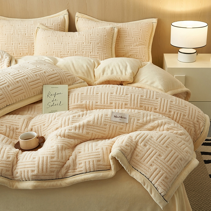 91家纺网 家纺一手货源 找家纺 晨曦家纺 2025新款230克加厚保暖塔芙绒牛奶绒提花单被套-简爱 简爱-奶黄