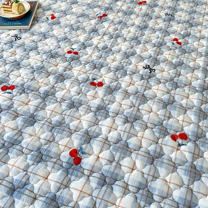 91家纺网 家纺一手货源 找家纺 铭成家纺 2025新款牛奶绒夹棉保暖床笠 樱桃格子-蓝