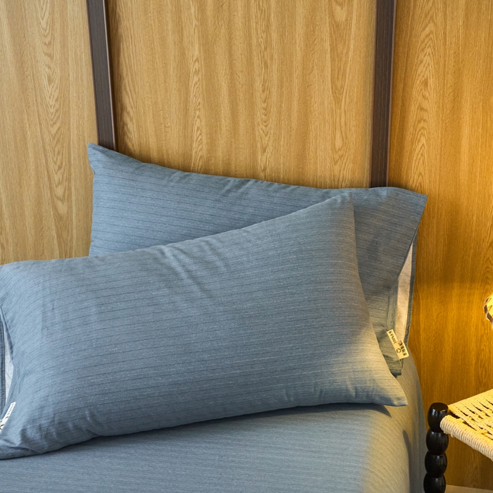 91家纺网 家纺一手货源 找家纺 春皖家纺 2025新款全棉原棉磨毛色织水洗单枕套回暖系列-风格二 柏林蓝