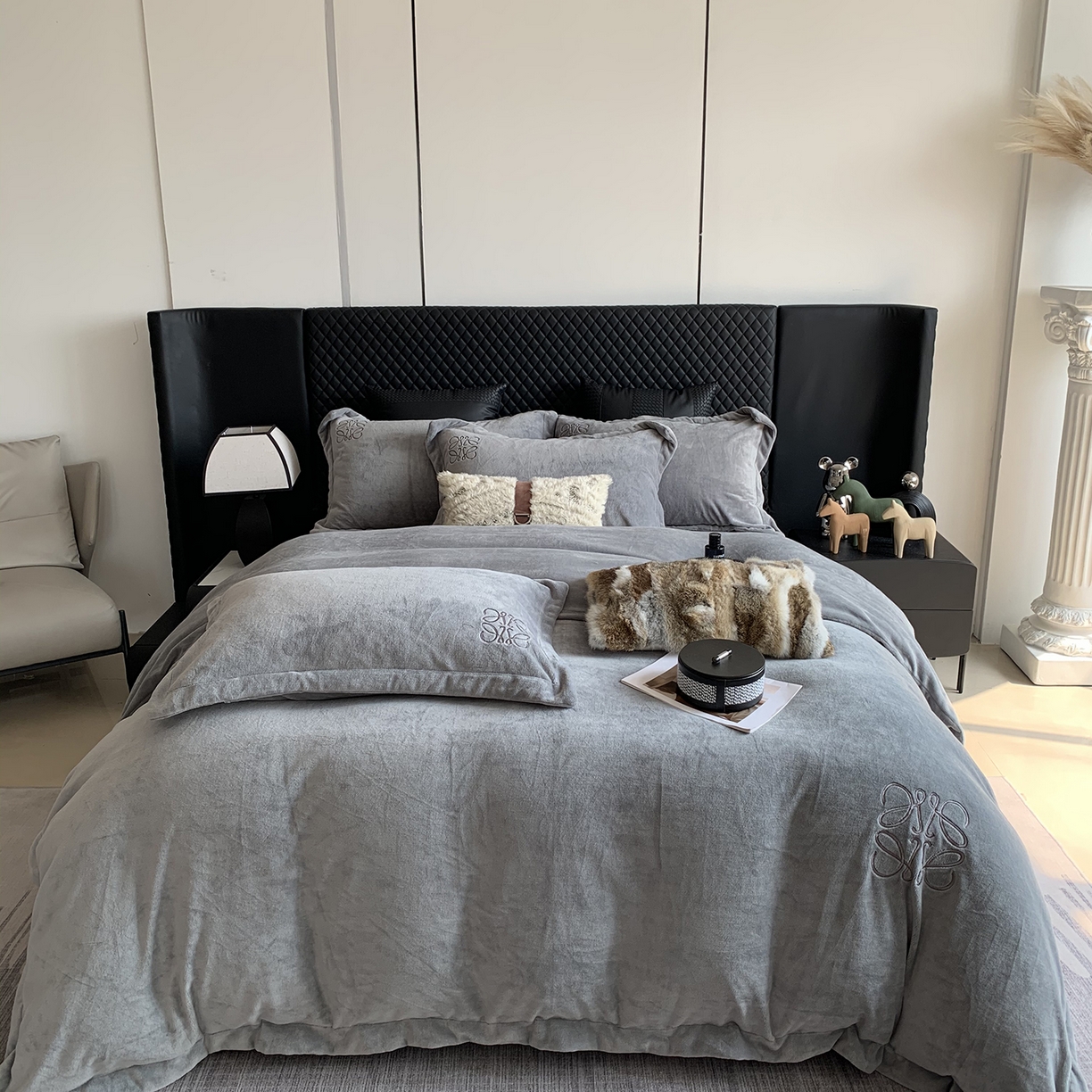 莱豫家纺 2025秋冬新品加厚牛奶绒刺绣款四件套宽边工艺全消光牛奶绒 罗意威玛瑙灰