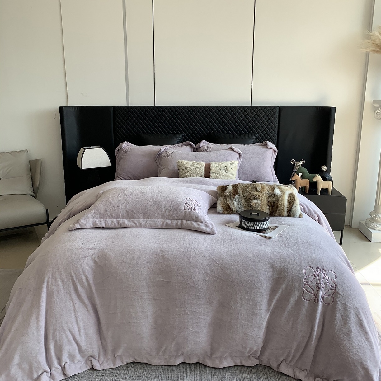 莱豫家纺 2025秋冬新品加厚牛奶绒刺绣款四件套宽边工艺全消光牛奶绒 罗意威梦幻紫