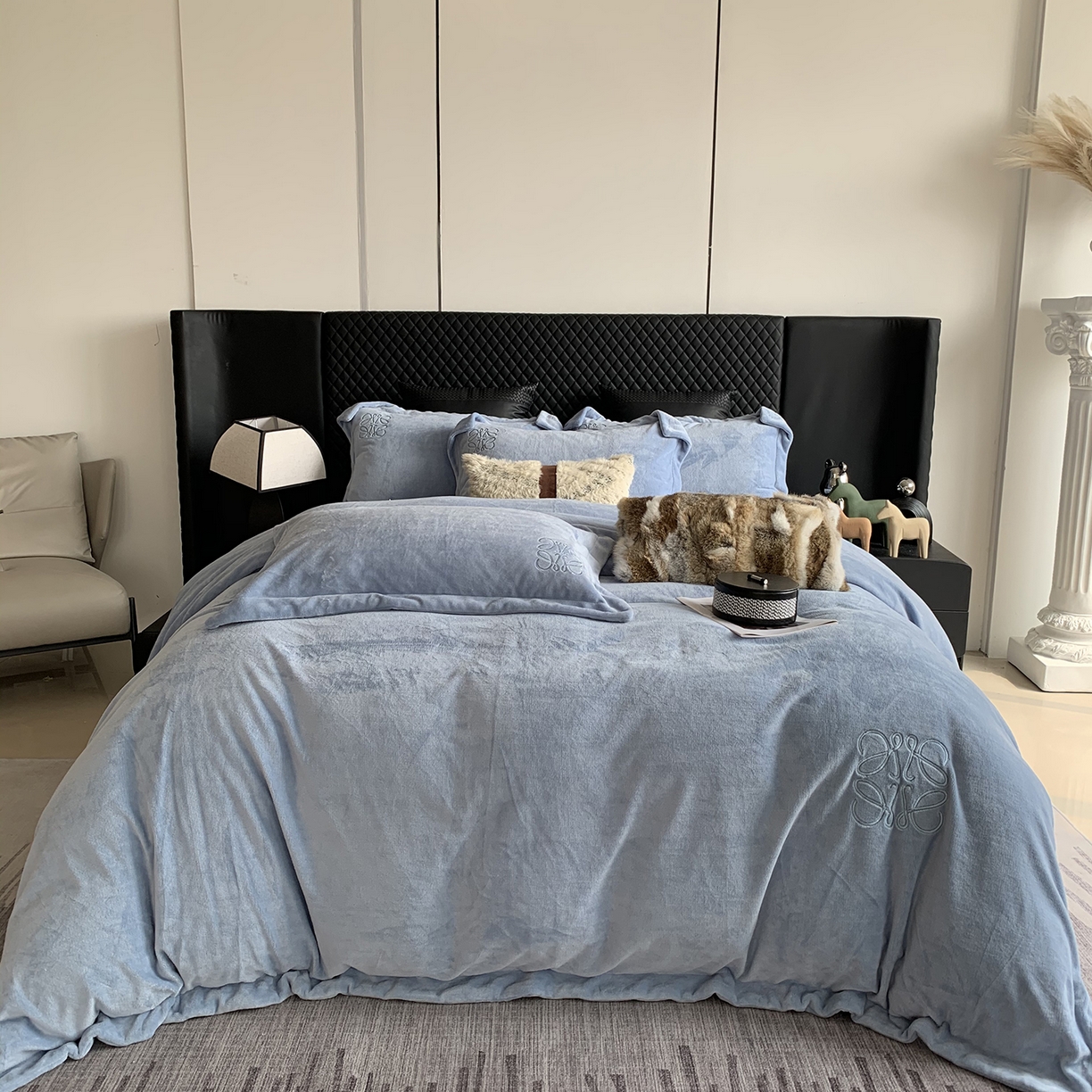 91家纺网 家纺一手货源 找家纺 （总）莱豫家纺 2025秋冬新品加厚牛奶绒刺绣款四件套宽边工艺全消光牛奶绒