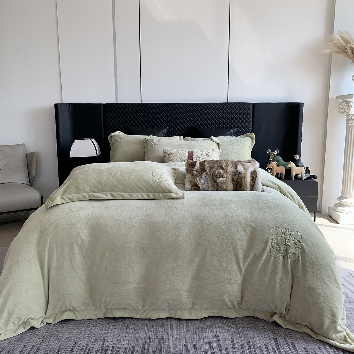 91家纺网 家纺一手货源 找家纺 （总）莱豫家纺 2025秋冬新品加厚牛奶绒刺绣款四件套宽边工艺全消光牛奶绒