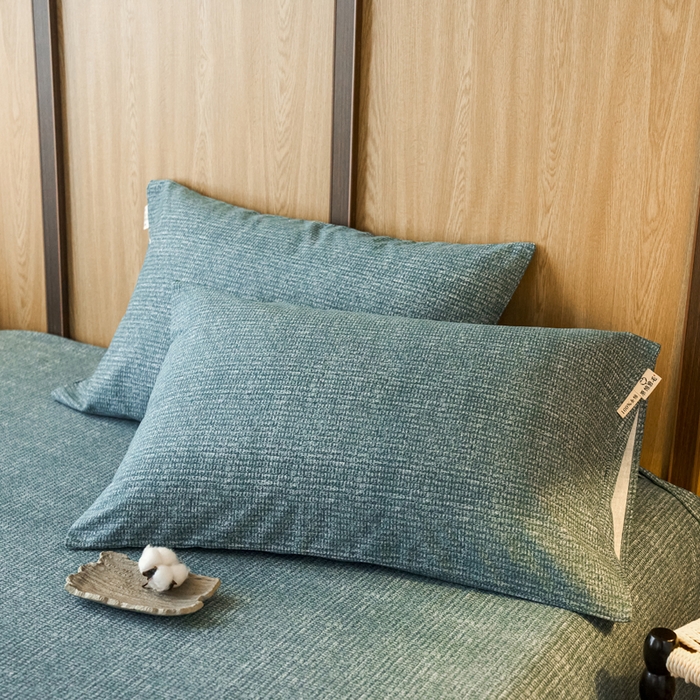 91家纺网 家纺一手货源 找家纺 春皖家纺 2025新款全棉原棉磨毛色织水洗单枕套回暖系列-风格二 简森绿