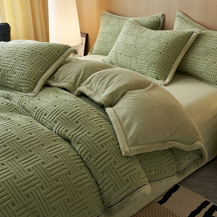 91家纺网 家纺一手货源 找家纺 晨曦家纺 2025新款230克加厚保暖塔芙绒牛奶绒提花单被套-简爱 简爱-暖绿