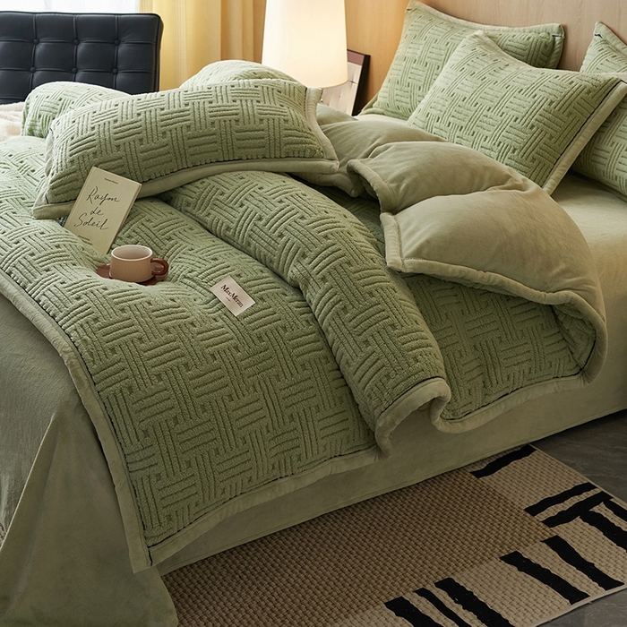 91家纺网 家纺一手货源 找家纺 晨曦家纺 2025新款230克加厚保暖塔芙绒牛奶绒提花单被套-简爱 简爱-暖绿