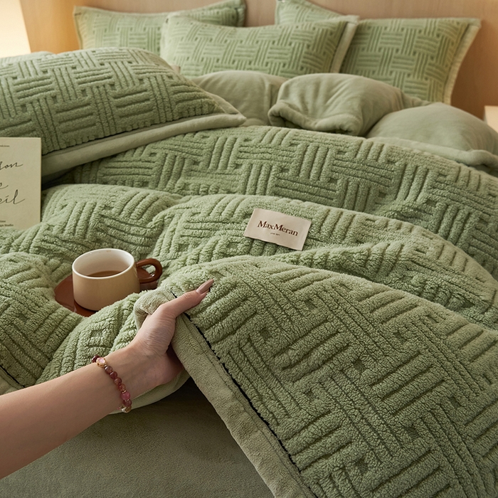 91家纺网 家纺一手货源 找家纺 晨曦家纺 2025新款230克加厚保暖塔芙绒牛奶绒提花单被套-简爱 简爱-暖绿