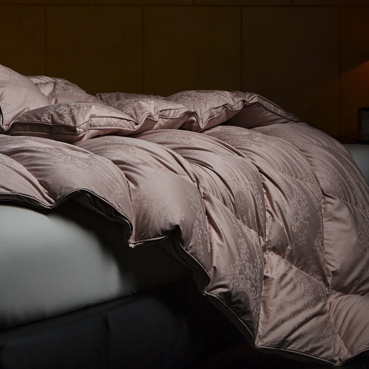 91家纺网 家纺一手货源 找家纺 暖羽屋羽绒馆 2025新款盛世典雅95白鹅绒被子 鹅绒被芯 羽绒被 冬被双人2米春秋被 盛世典雅 粉