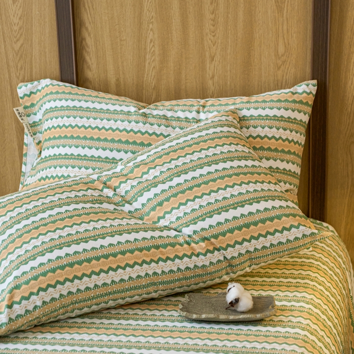 91家纺网 家纺一手货源 找家纺 春皖家纺 2025新款全棉原棉磨毛色织水洗单枕套回暖系列-风格二 拿坡里