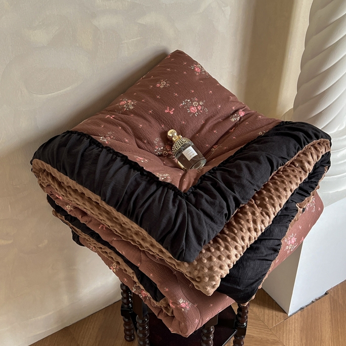 91家纺网 家纺一手货源 找家纺 （总）Mata蔓塔家 2025新款侘寂风泡芙花边豆豆被被子被芯冬被春秋被牛奶绒豆豆被