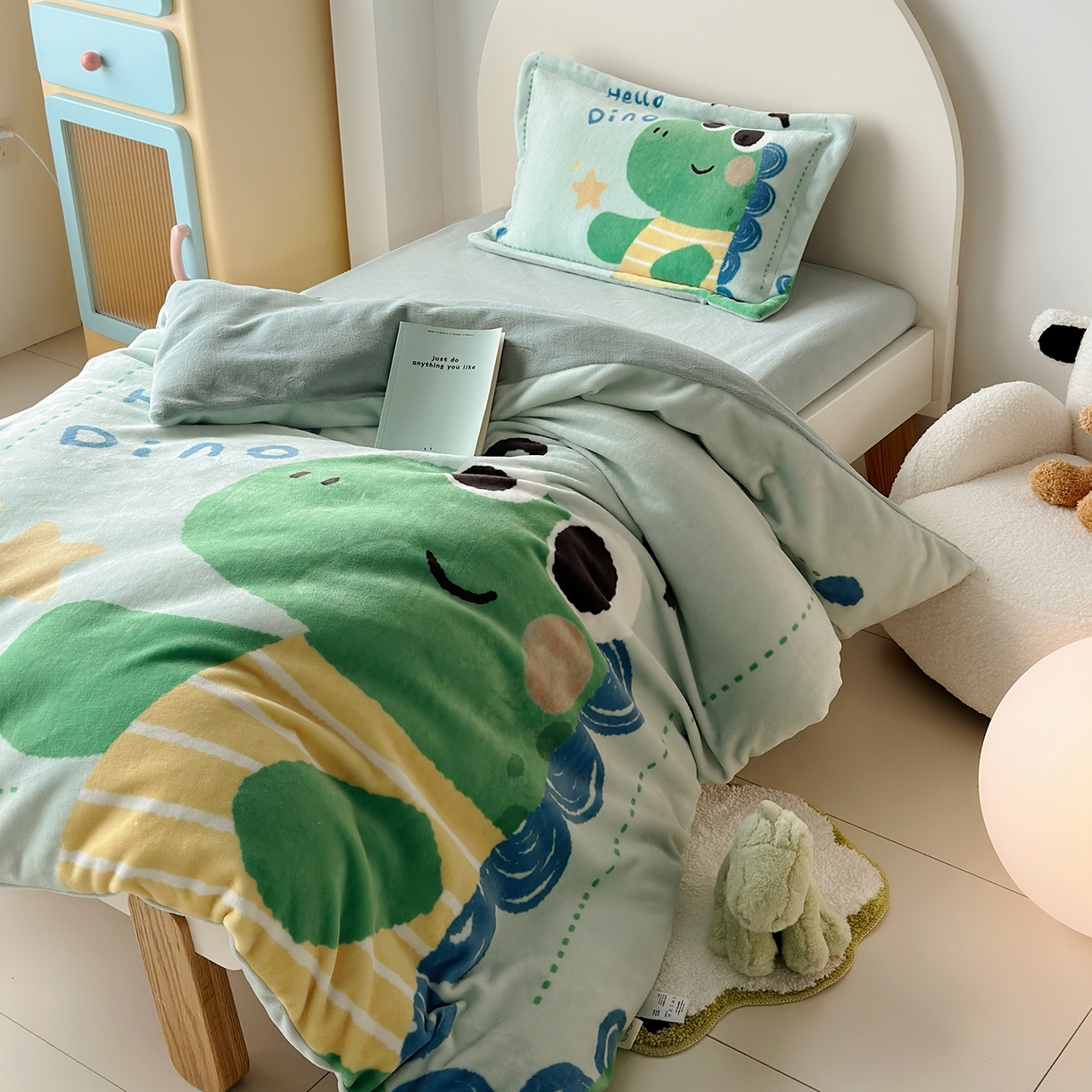 91家纺网 家纺一手货源 找家纺 （总）荷马之梦 2025新款A类牛奶绒数码印花原创卡通大版儿童幼儿园被套三件套-萌宠系列