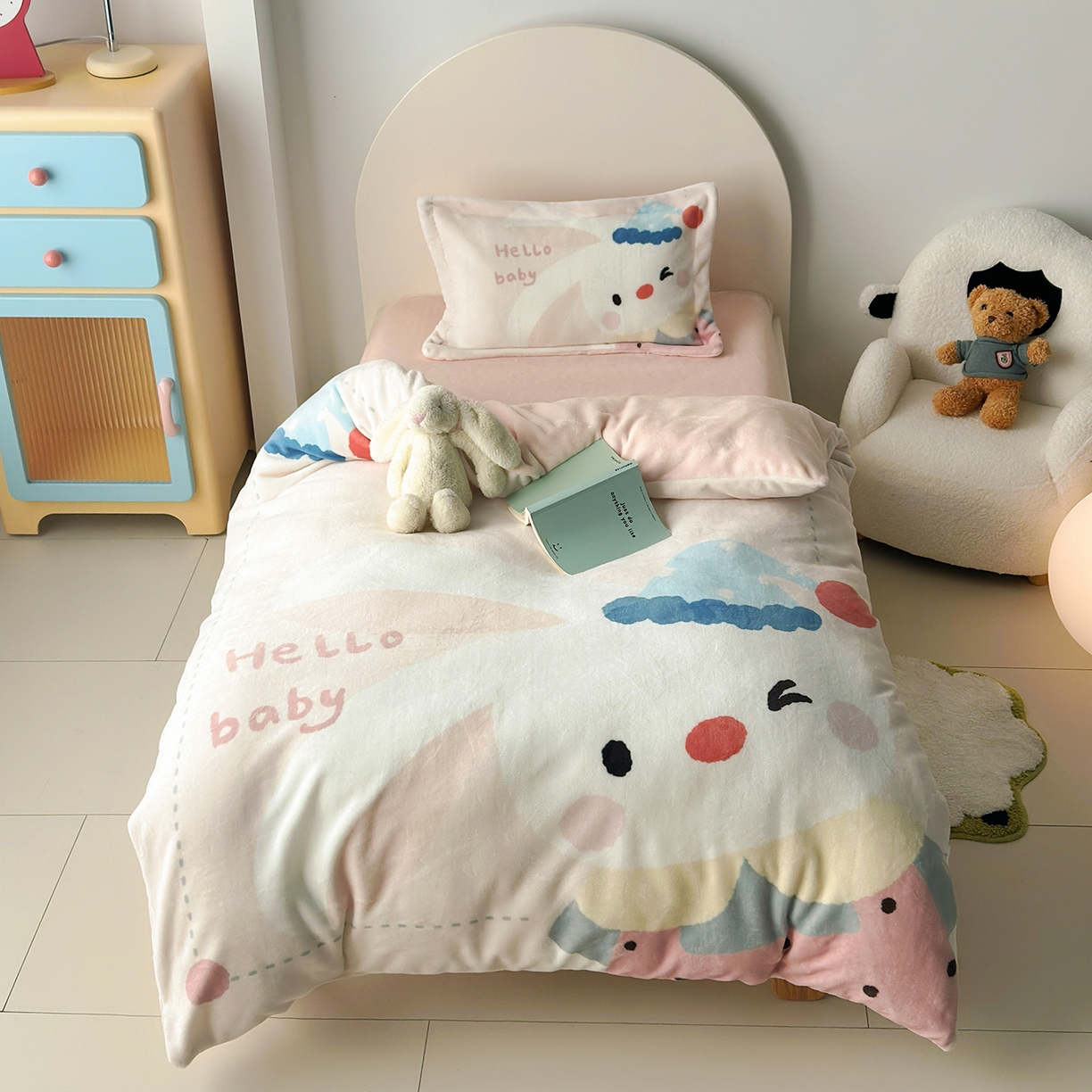 91家纺网 家纺一手货源 找家纺 荷马之梦 2025新款A类牛奶绒数码印花原创卡通大版儿童幼儿园被套三件套-萌宠系列 小兔贝贝