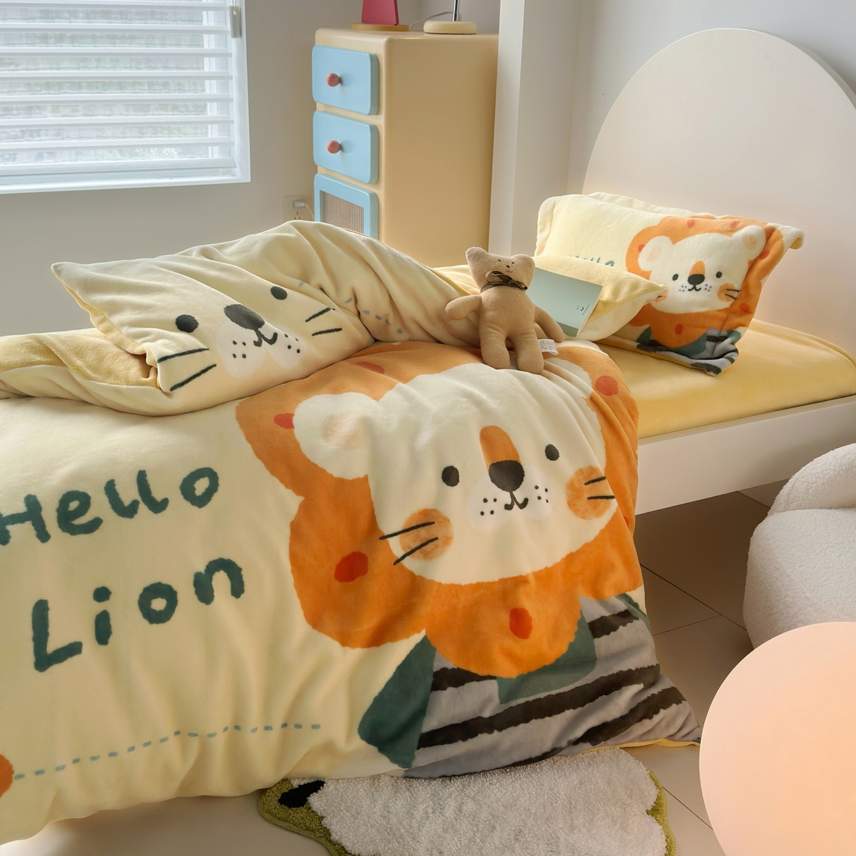 91家纺网 家纺一手货源 找家纺 荷马之梦 2025新款A类牛奶绒数码印花原创卡通大版儿童幼儿园被套三件套-萌宠系列 小狮子王