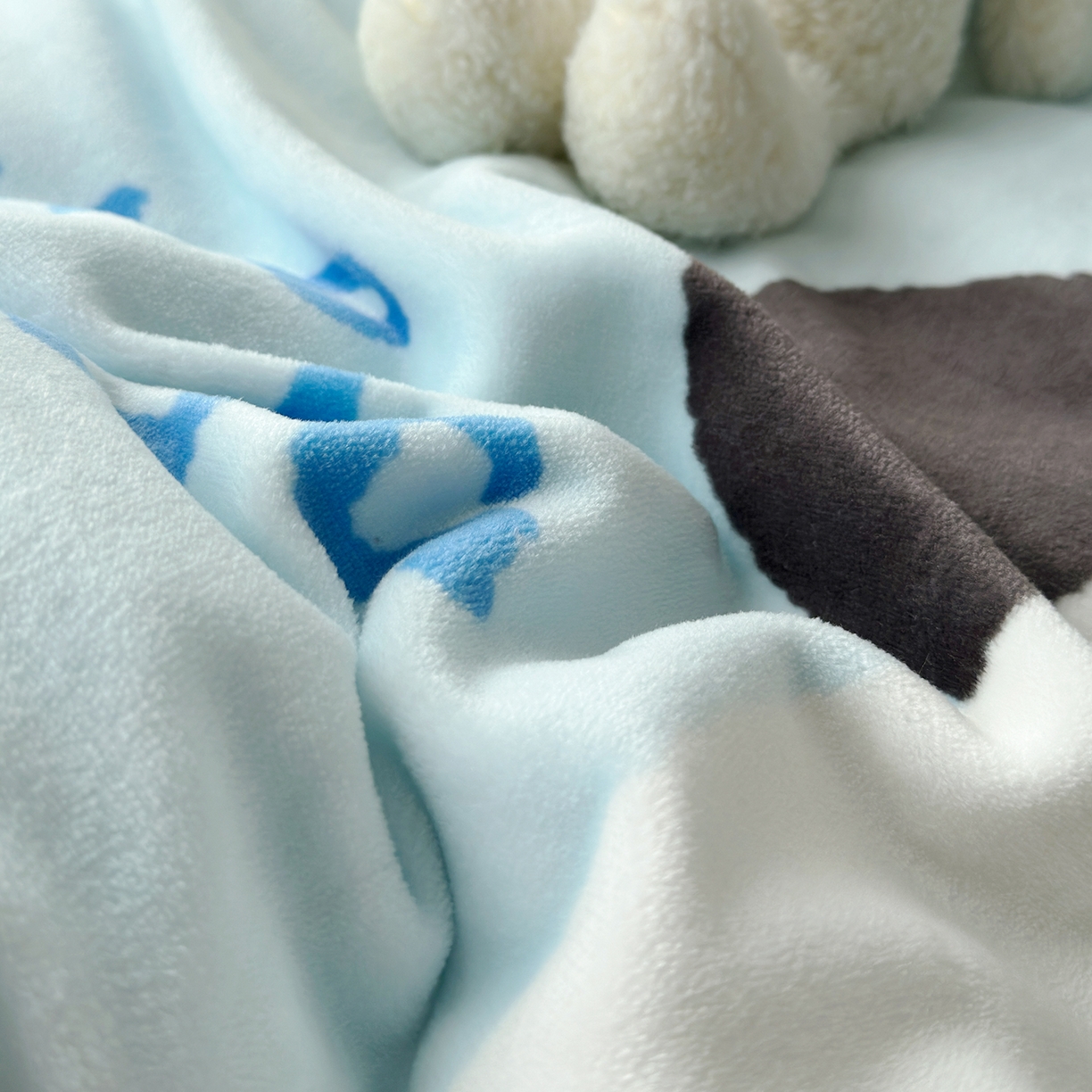 91家纺网 家纺一手货源 找家纺 荷马之梦 2025新款A类牛奶绒数码印花原创卡通大版儿童幼儿园被套三件套-萌宠系列 熊猫多多