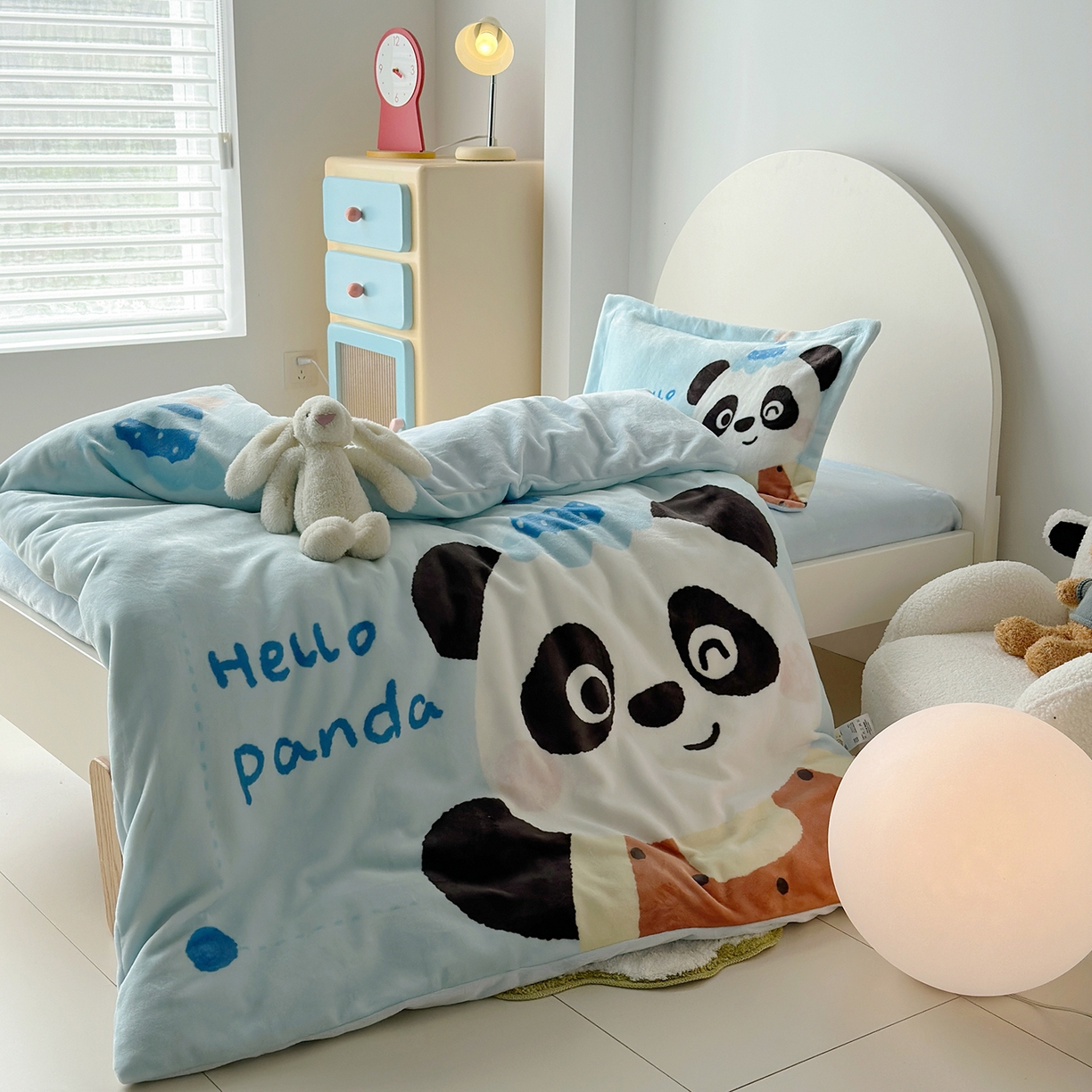 91家纺网 家纺一手货源 找家纺 荷马之梦 2025新款A类牛奶绒数码印花原创卡通大版儿童幼儿园被套三件套-萌宠系列 熊猫多多