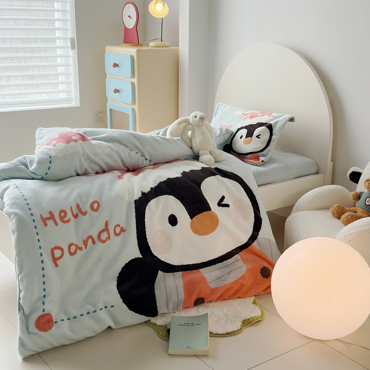 91家纺网 家纺一手货源 找家纺 荷马之梦 2025新款A类牛奶绒数码印花原创卡通大版儿童幼儿园被套三件套-萌宠系列 企鹅达达