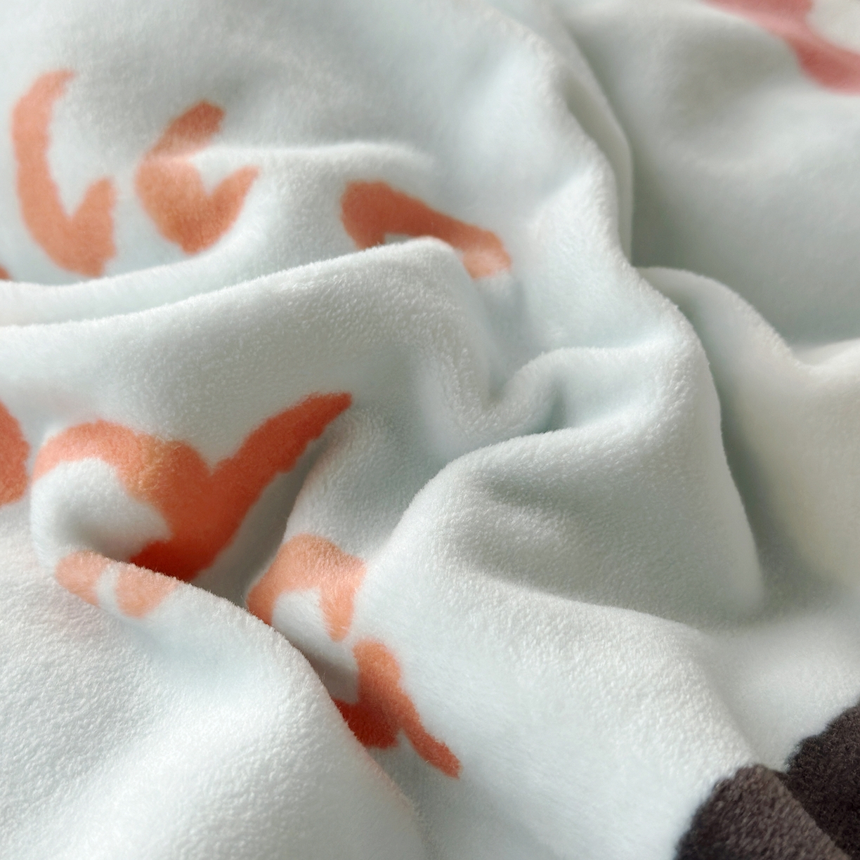 91家纺网 家纺一手货源 找家纺 荷马之梦 2025新款A类牛奶绒数码印花原创卡通大版儿童幼儿园被套三件套-萌宠系列 企鹅达达