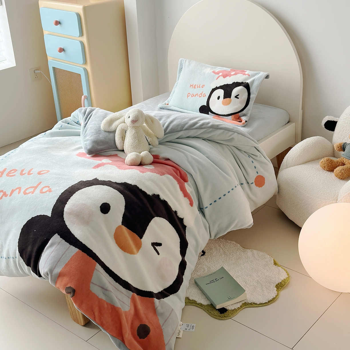 91家纺网 家纺一手货源 找家纺 荷马之梦 2025新款A类牛奶绒数码印花原创卡通大版儿童幼儿园被套三件套-萌宠系列 企鹅达达