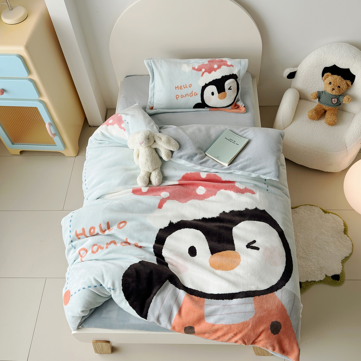 91家纺网 家纺一手货源 找家纺 荷马之梦 2025新款A类牛奶绒数码印花原创卡通大版儿童幼儿园被套三件套-萌宠系列 企鹅达达