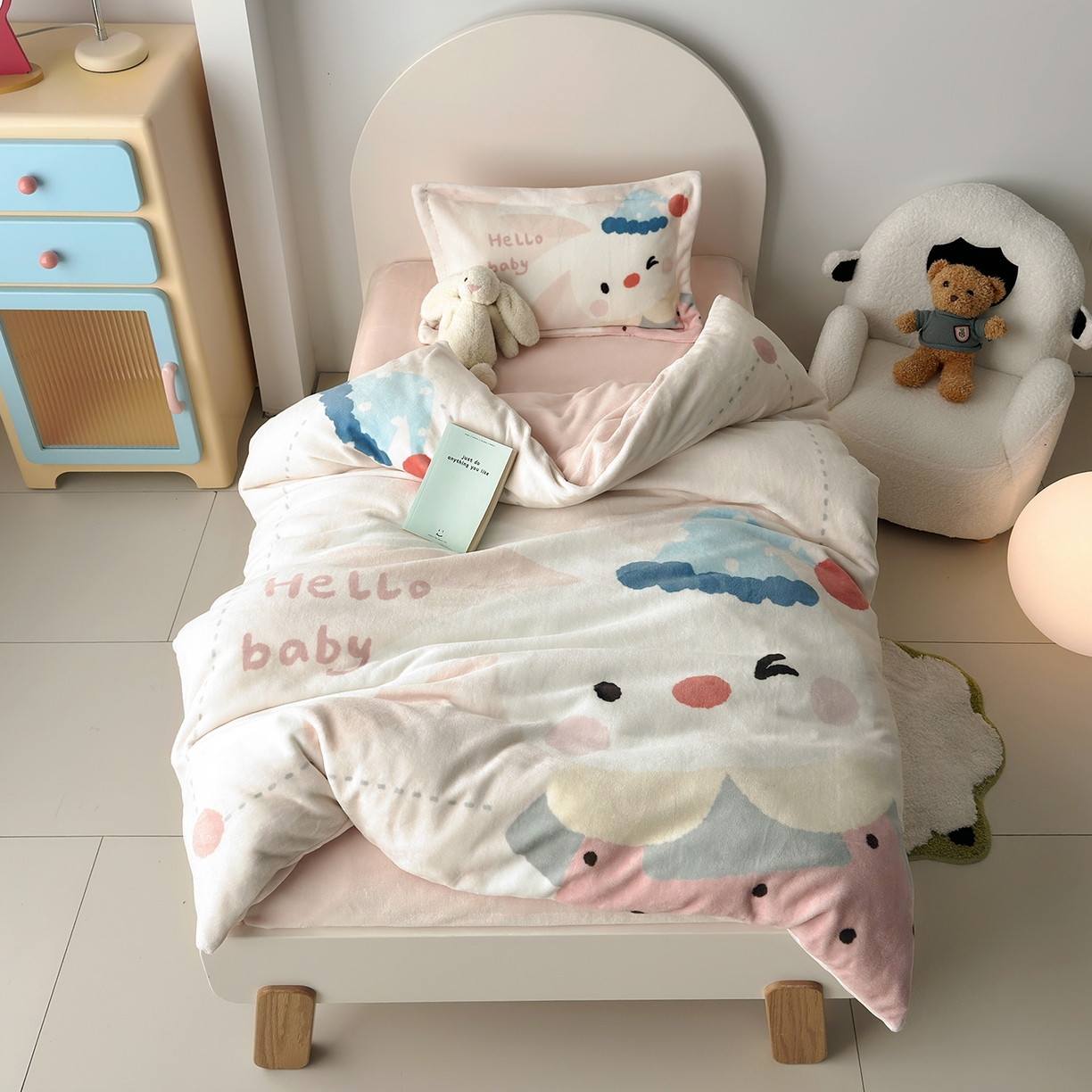 91家纺网 家纺一手货源 找家纺 荷马之梦 2025新款A类牛奶绒数码印花原创卡通大版儿童幼儿园被套三件套-萌宠系列 小兔贝贝