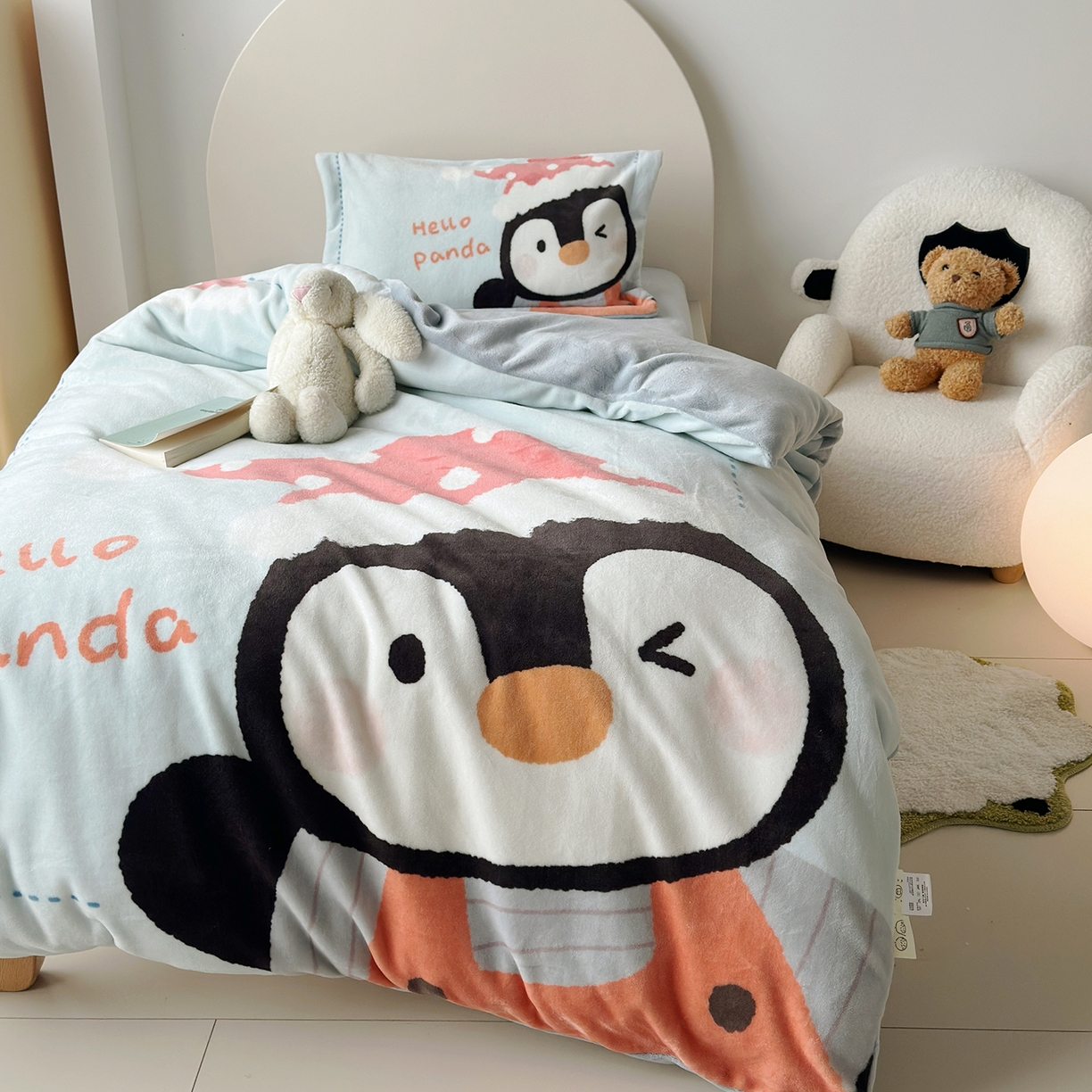 91家纺网 家纺一手货源 找家纺 荷马之梦 2025新款A类牛奶绒数码印花原创卡通大版儿童幼儿园被套三件套-萌宠系列 企鹅达达