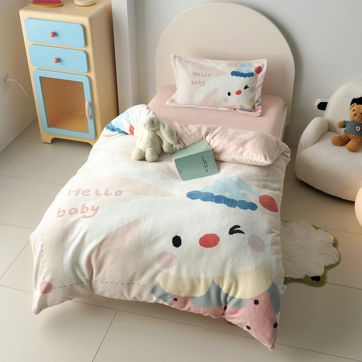91家纺网 家纺一手货源 找家纺 荷马之梦 2025新款A类牛奶绒数码印花原创卡通大版儿童幼儿园被套三件套-萌宠系列 小兔贝贝