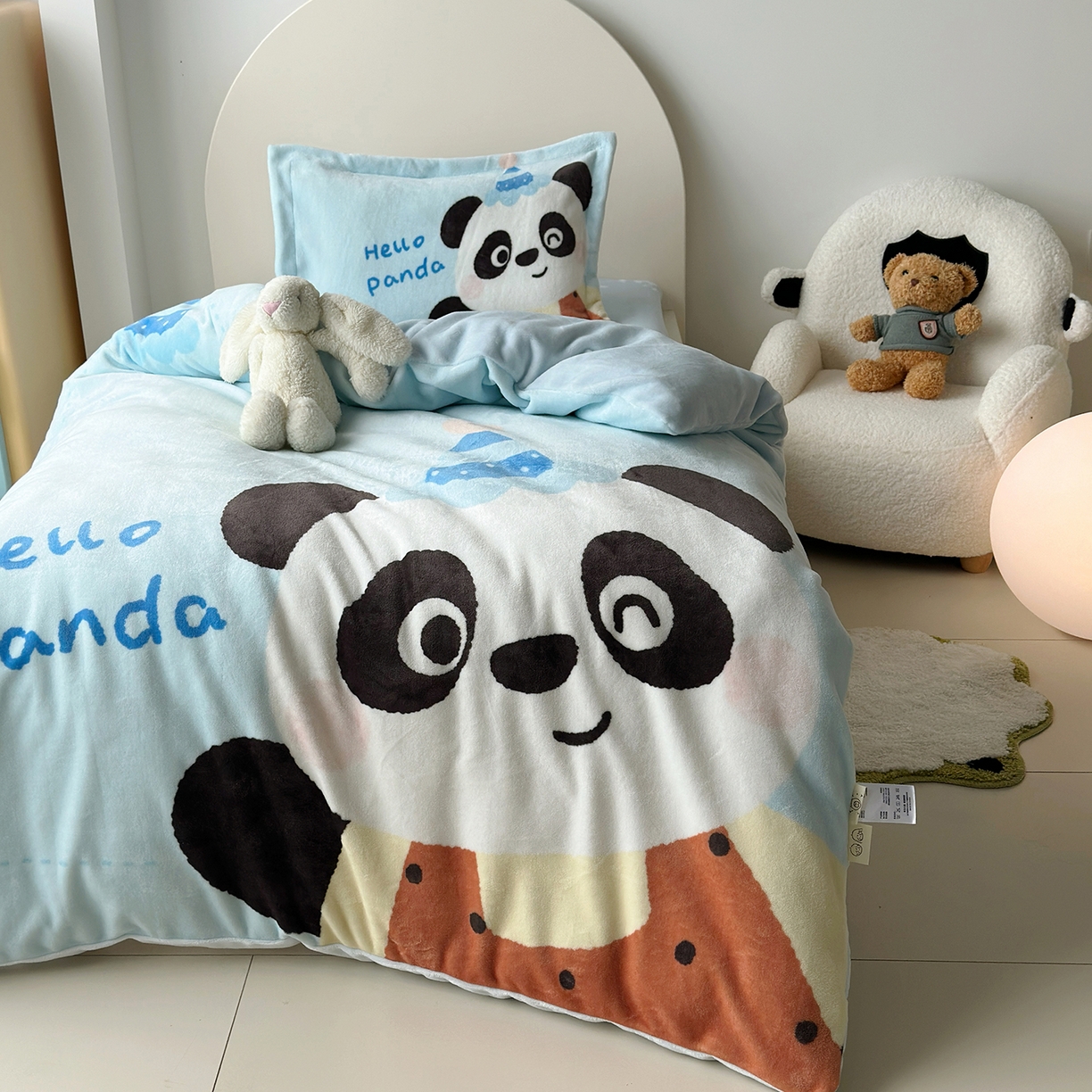91家纺网 家纺一手货源 找家纺 荷马之梦 2025新款A类牛奶绒数码印花原创卡通大版儿童幼儿园被套三件套-萌宠系列 熊猫多多
