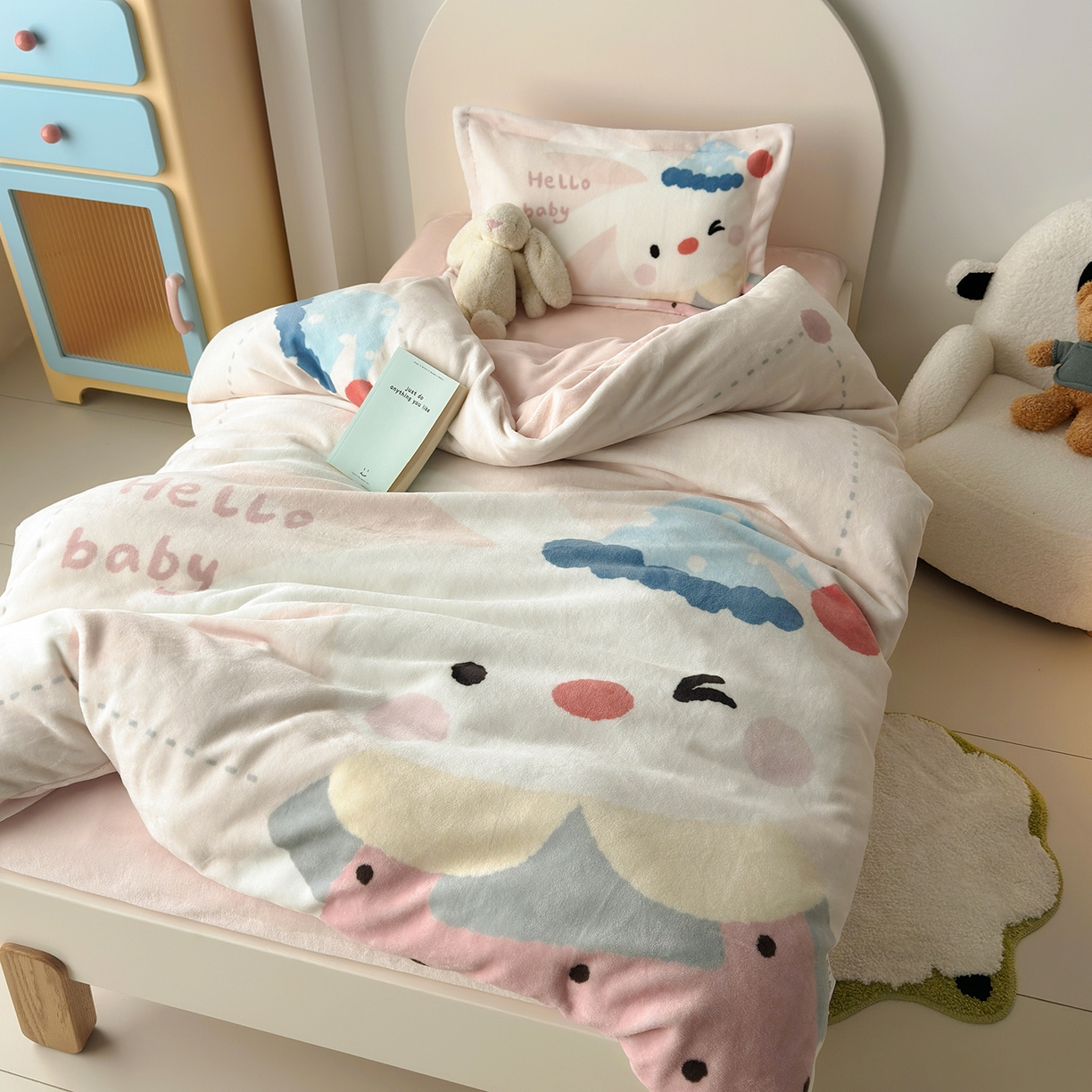 91家纺网 家纺一手货源 找家纺 荷马之梦 2025新款A类牛奶绒数码印花原创卡通大版儿童幼儿园被套三件套-萌宠系列 小兔贝贝