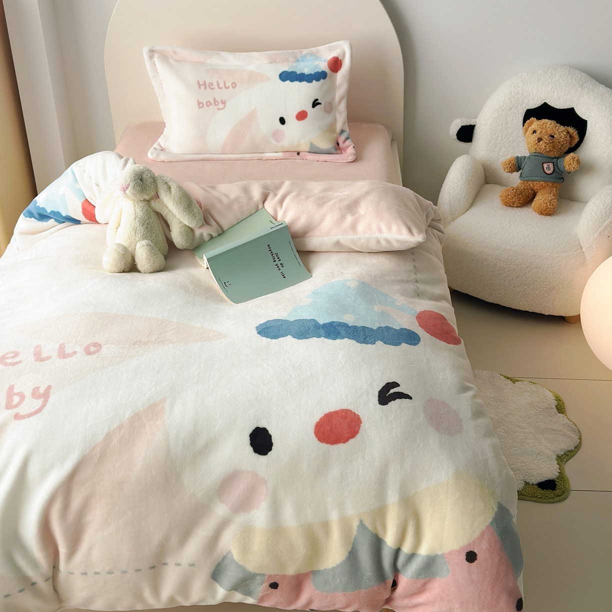 91家纺网 家纺一手货源 找家纺 荷马之梦 2025新款A类牛奶绒数码印花原创卡通大版儿童幼儿园被套三件套-萌宠系列 小兔贝贝